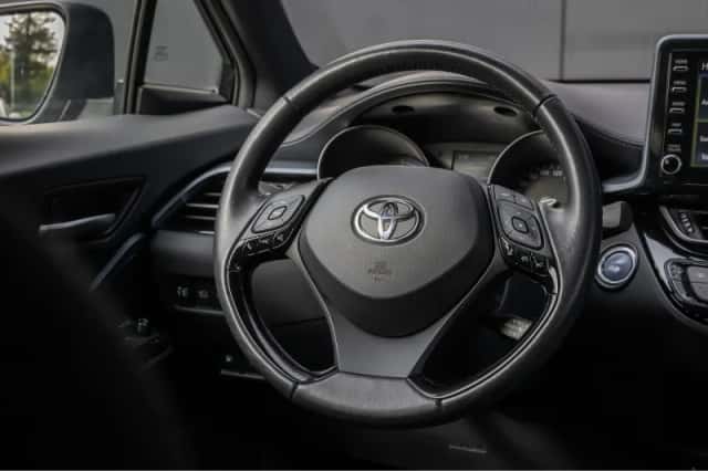 Toyota C-HR (2021) thumbnail 8