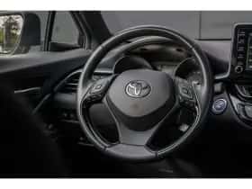 Toyota C-HR (2021) thumbnail 8