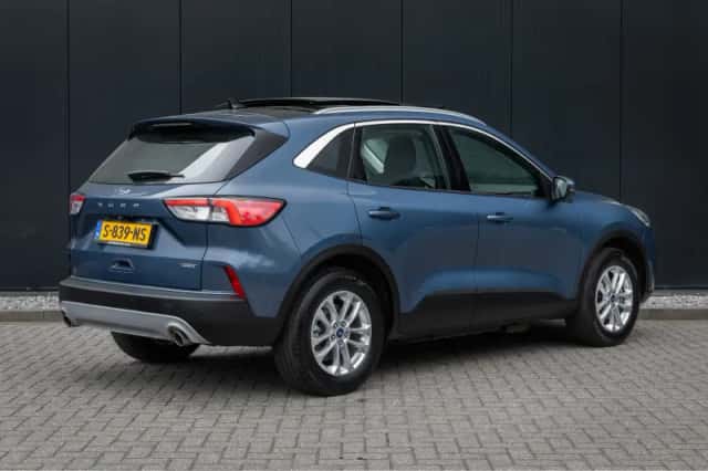 Ford Kuga (2023) thumbnail 2