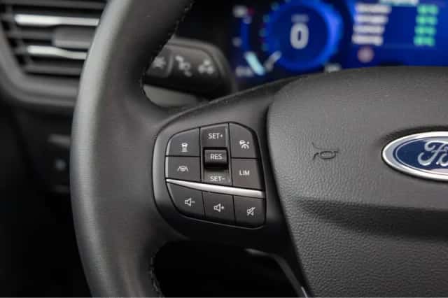 Ford Kuga (2023) thumbnail 27