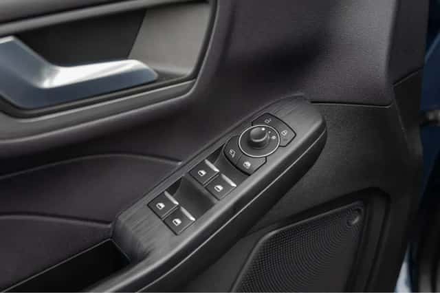 Ford Kuga (2023) thumbnail 38