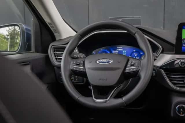 Ford Kuga (2023) thumbnail 39