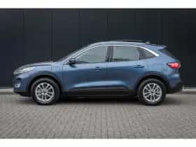 Ford Kuga (2023) thumbnail 5