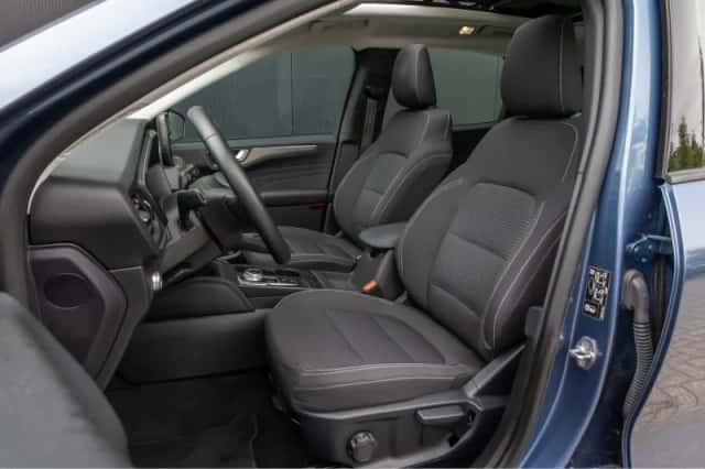 Ford Kuga (2023) thumbnail 8