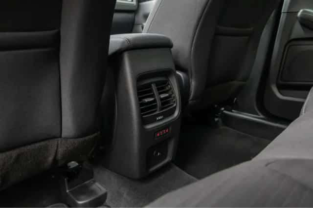 Ford Kuga (2023) thumbnail 10