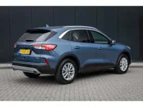 Ford Kuga (2023) thumbnail 2