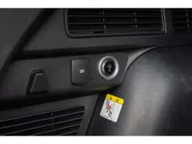 Ford Kuga (2023) thumbnail 4