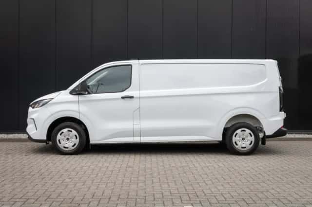 Ford Transit Custom (2024) thumbnail 3