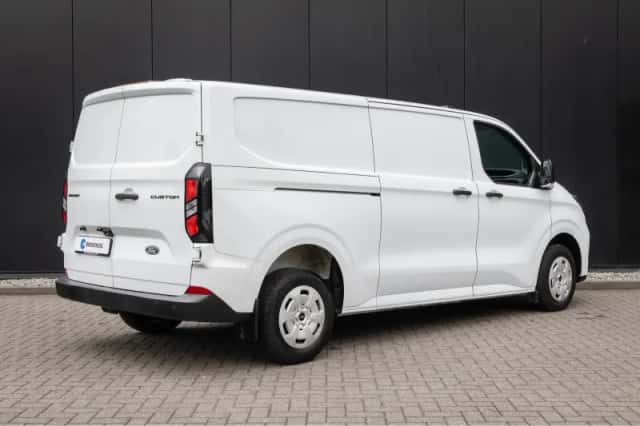 Ford Transit Custom (2024) thumbnail 2