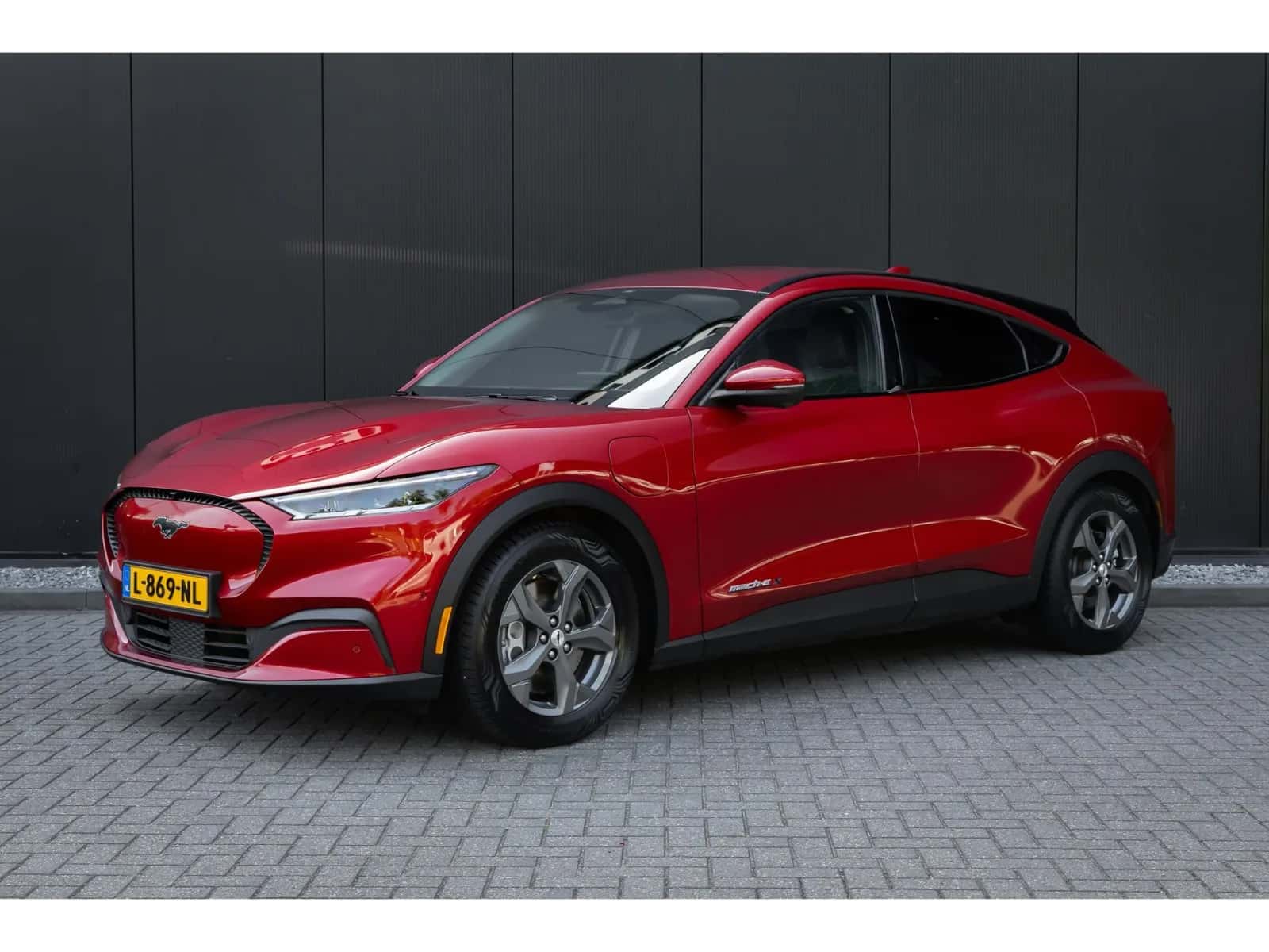 Ford Mustang Mach-E (2021) — foto 1