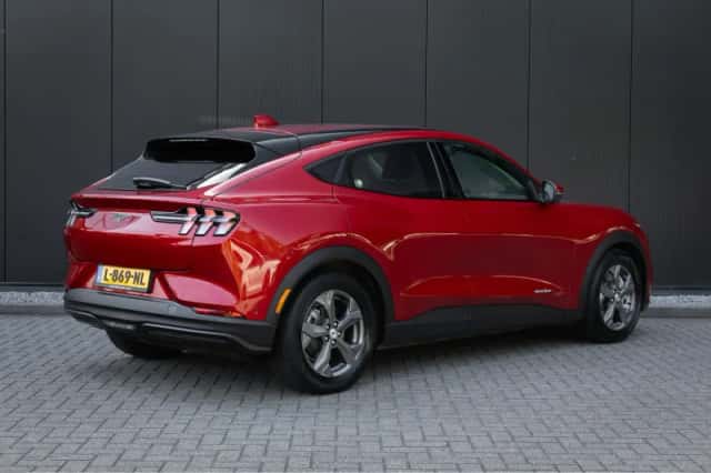 Ford Mustang Mach-E (2021) thumbnail 2