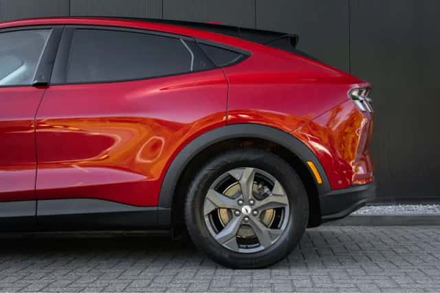 Ford Mustang Mach-E (2021) thumbnail 36