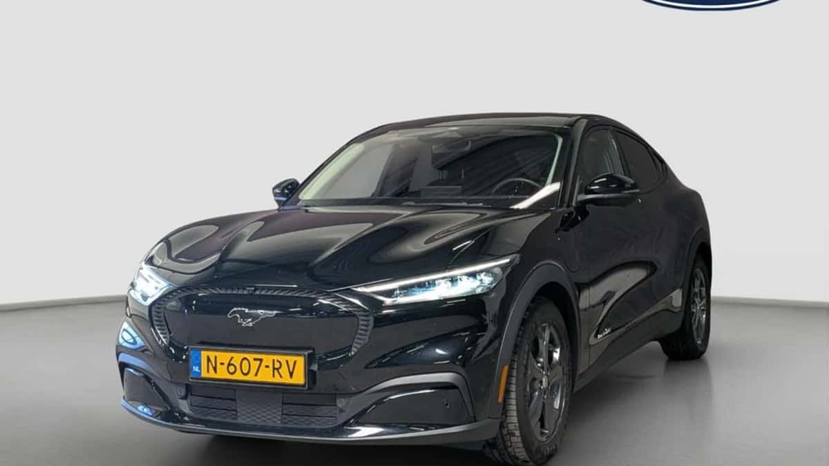 Ford Mustang Mach-E (2021) — foto 1
