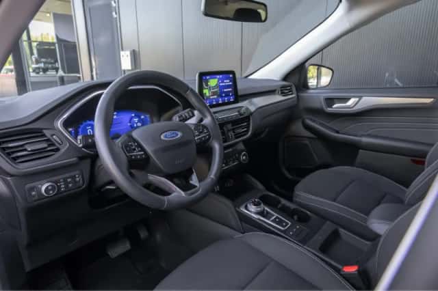 Ford Kuga (2021) thumbnail 4