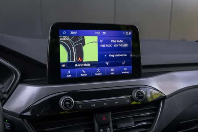 Ford Kuga (2021) thumbnail 8