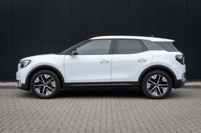 Ford Explorer (2025) thumbnail 3