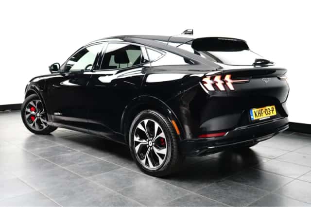 Ford Mustang Mach-E (2024) thumbnail 2