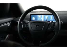 Ford Mustang Mach-E (2024) thumbnail 7