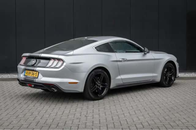 Ford Mustang (2018) thumbnail 2