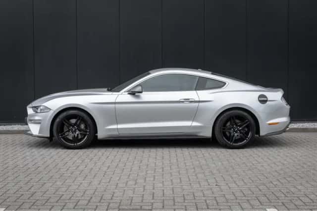 Ford Mustang (2018) thumbnail 3