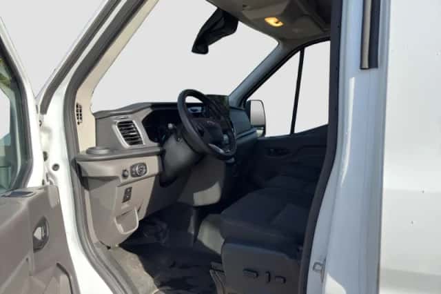Ford E-Transit (2024) thumbnail 3