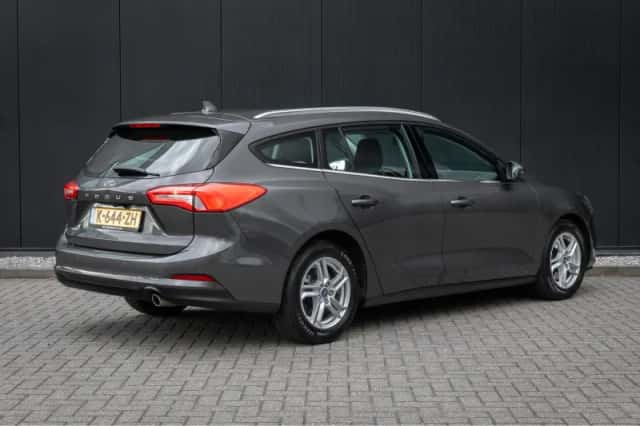 Ford Focus (2021) thumbnail 2