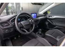 Ford Focus (2021) thumbnail 4
