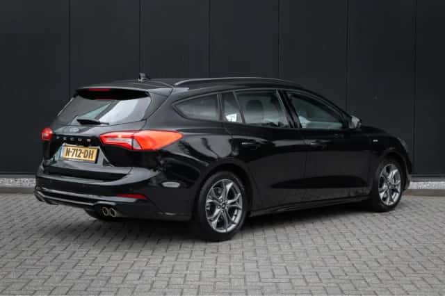 Ford Focus (2021) thumbnail 2