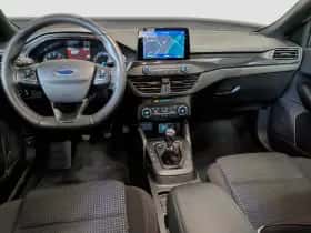 Ford Focus (2021) thumbnail 5