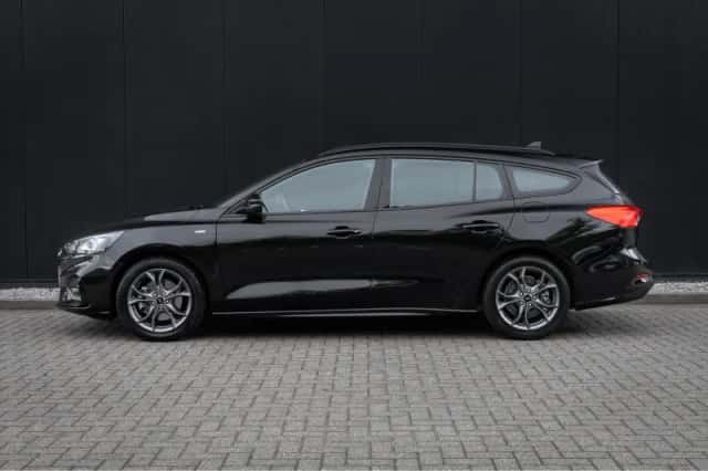 Ford Focus (2021) thumbnail 6