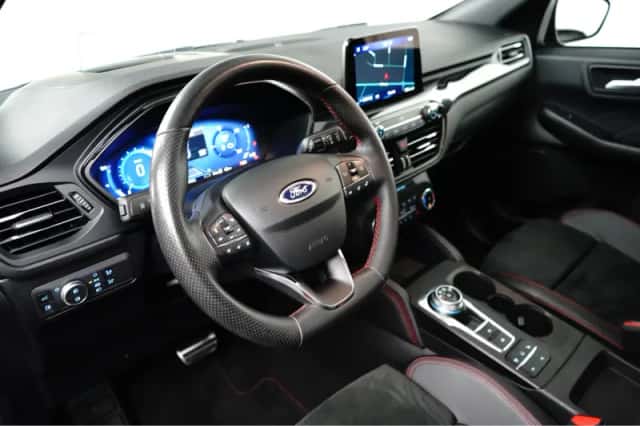Ford Kuga (2022) thumbnail 3