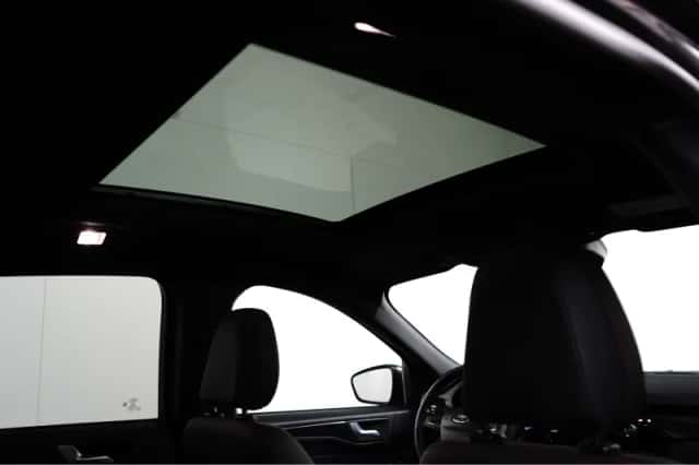 Ford Kuga (2022) thumbnail 4