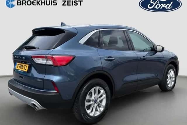 Ford Kuga (2022) thumbnail 2