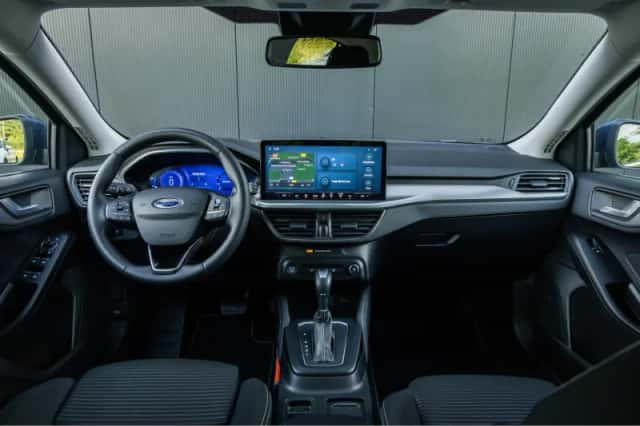 Ford Focus (2023) thumbnail 3
