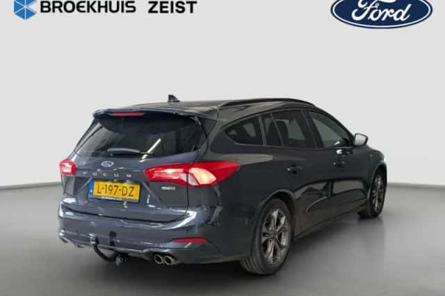 Ford Focus (2021) thumbnail 2