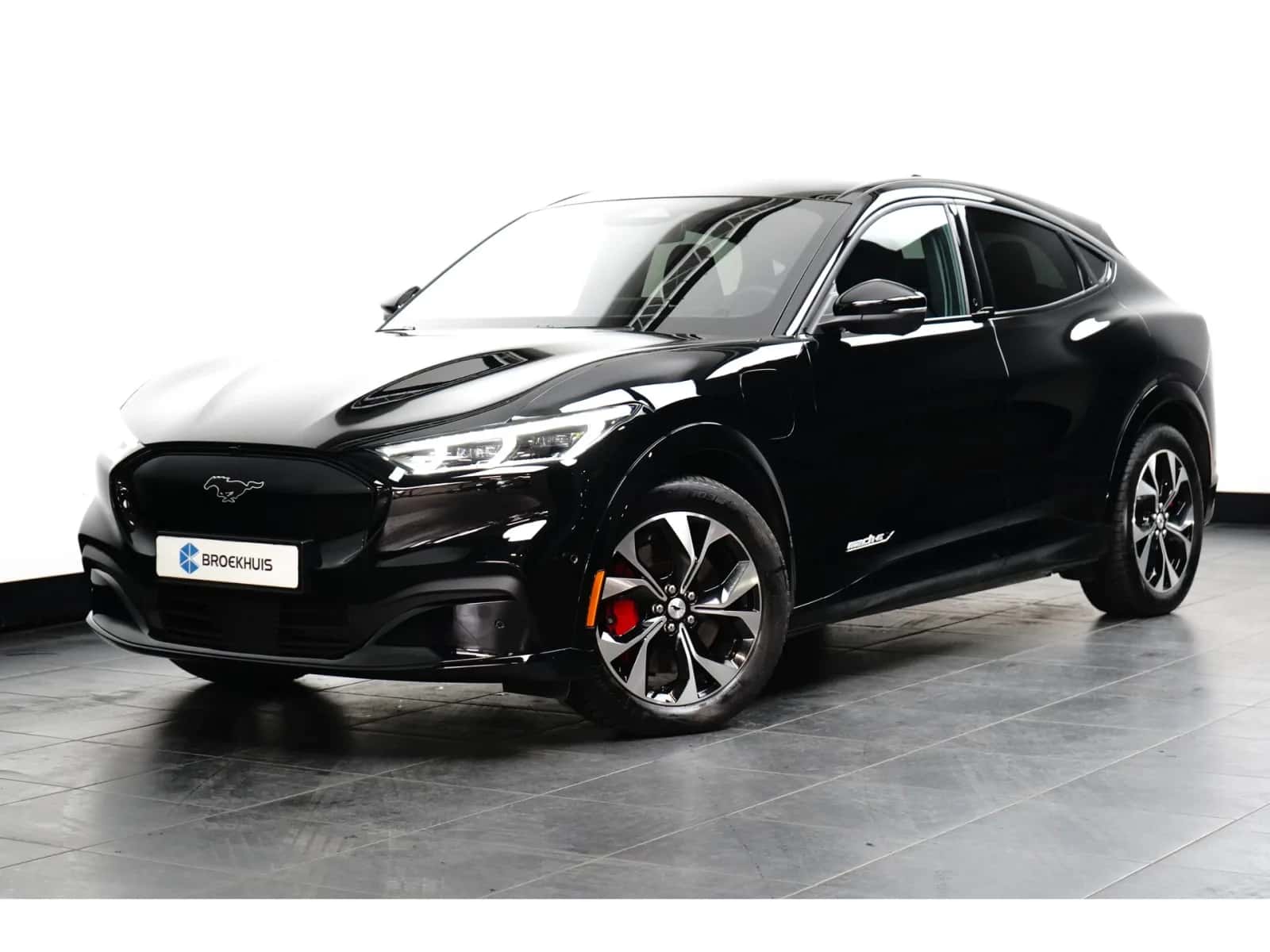 Ford Mustang Mach-E (2024) — foto 1