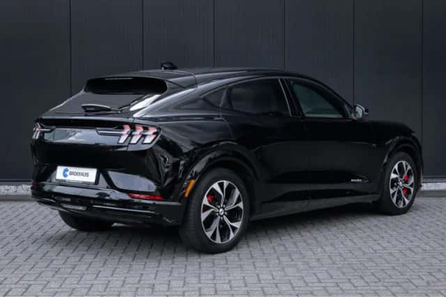 Ford Mustang Mach-E (2024) thumbnail 2
