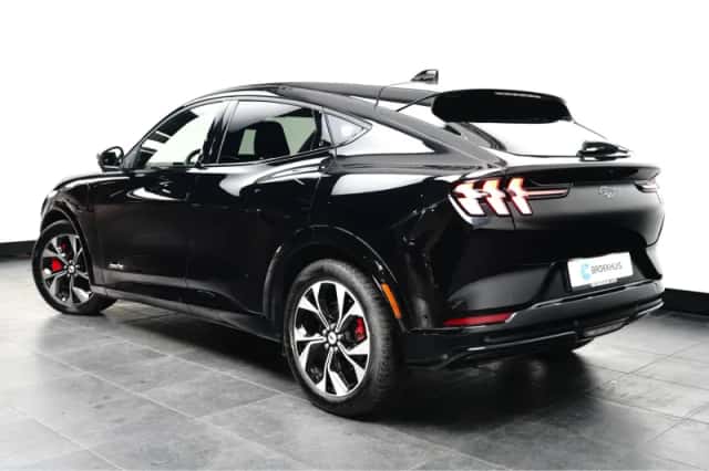 Ford Mustang Mach-E (2024) thumbnail 2