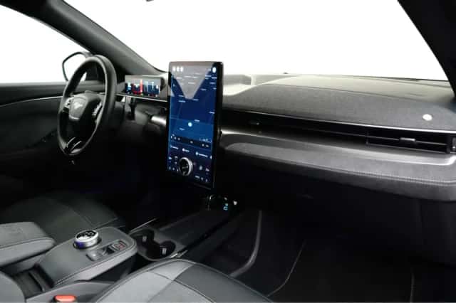 Ford Mustang Mach-E (2023) thumbnail 12