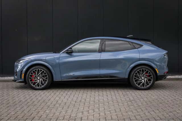 Ford Mustang Mach-E (2025) thumbnail 3