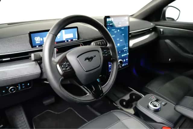 Ford Mustang Mach-E (2023) thumbnail 4