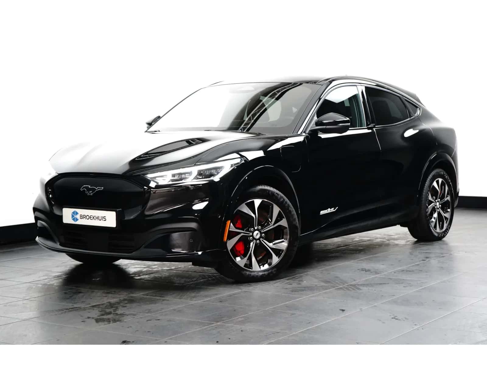 Ford Mustang Mach-E (2023) — foto 1