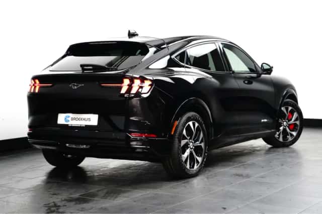 Ford Mustang Mach-E (2023) thumbnail 2