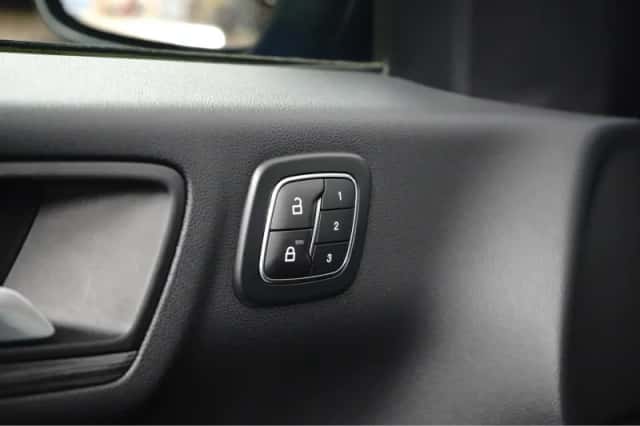 Ford Kuga (2024) thumbnail 9