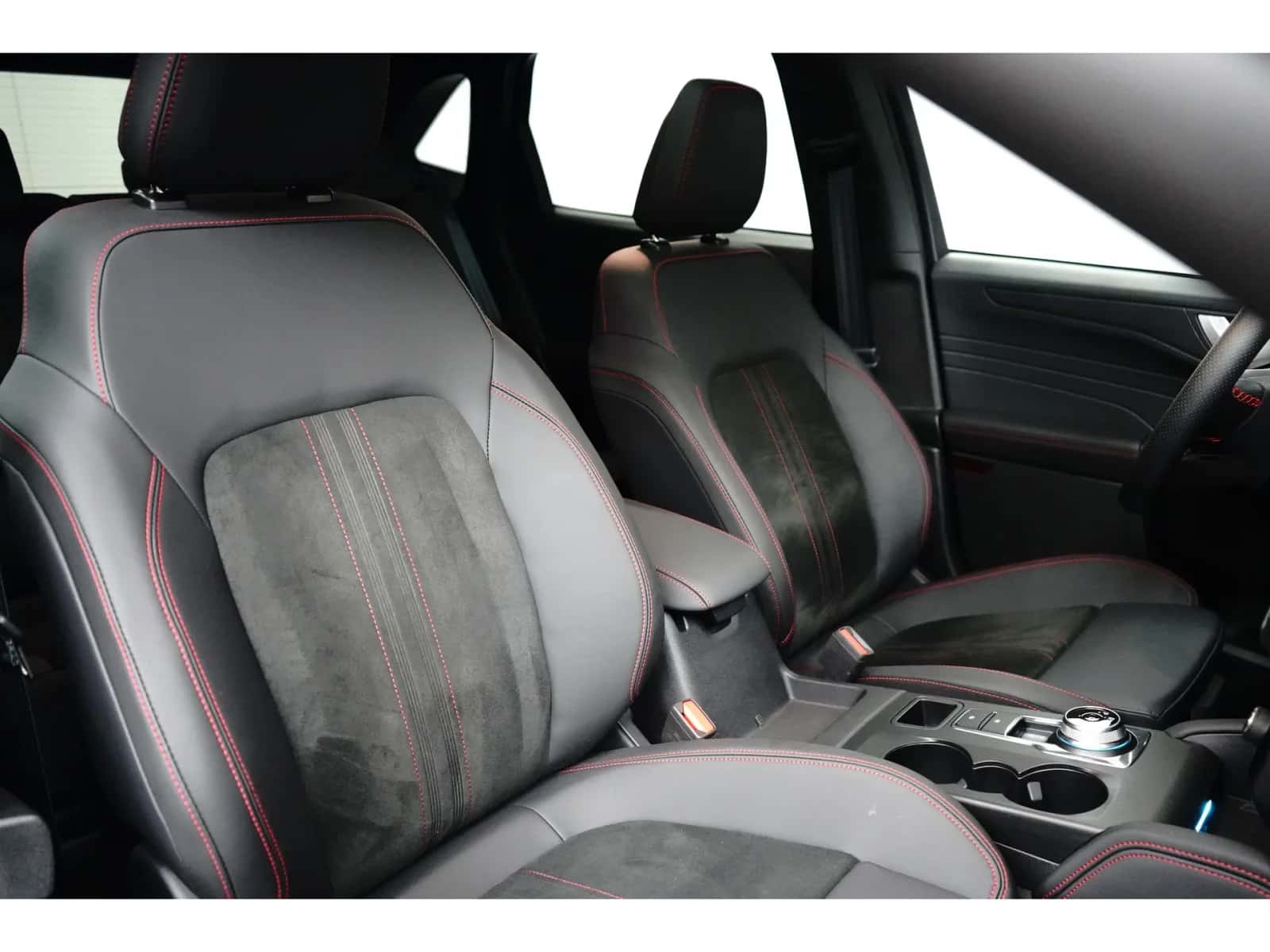 Ford Kuga (2025) — foto 1