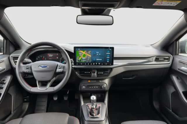 Ford Focus (2023) thumbnail 5