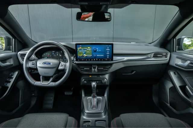 Ford Focus (2024) thumbnail 3