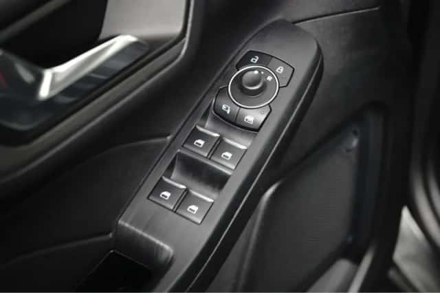 Ford Kuga (2022) thumbnail 25