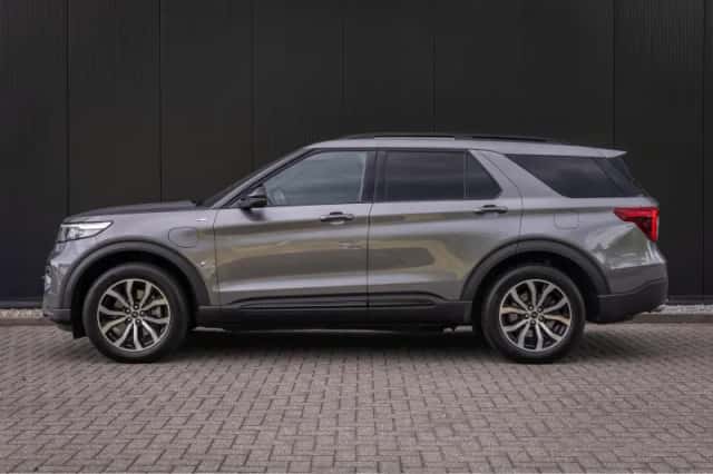 Ford Explorer (2024) thumbnail 3