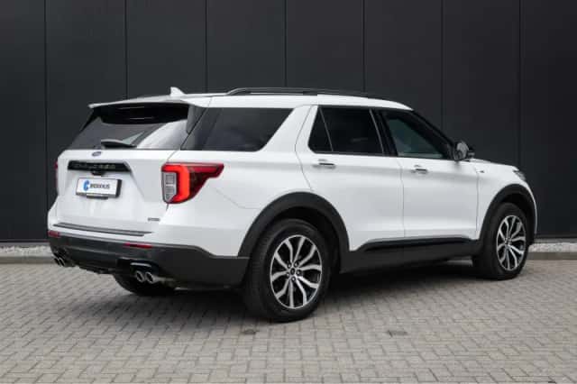 Ford Explorer (2024) thumbnail 2
